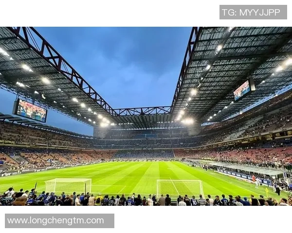 最晚踏上绿茵场的足球明星们的传奇故事与奋斗历程