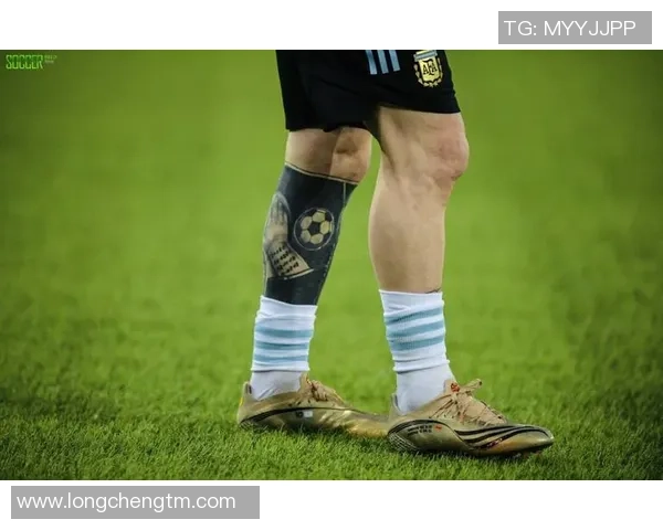 足球明星日常穿戴风格揭秘时尚潮流与运动舒适的完美结合