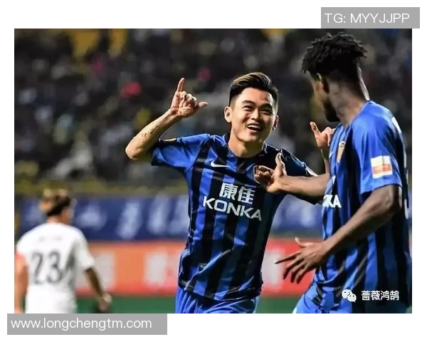 足球明星脖部特写展现运动魅力与个性风采的精彩瞬间