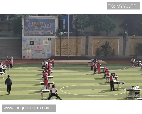 足球明星的艺术之旅：他们如何用画笔描绘绿茵场上的激情与梦想