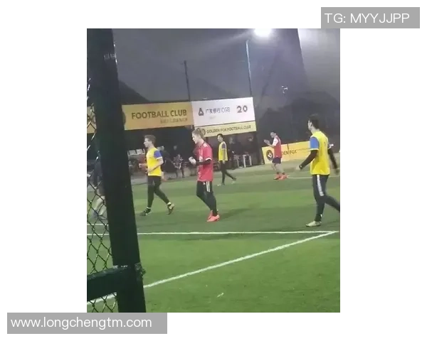 足球明星遭遇枪击事件引发全球关注震惊球迷与社会各界反响强烈