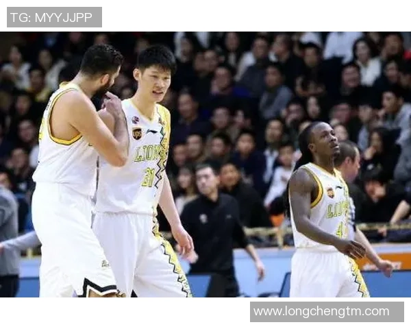 重庆网球队在世锦赛积分榜上以72分稳居第一名展现强劲实力