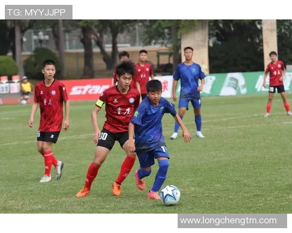 重庆足球队在全国锦标赛中的拼搏历程与荣耀时刻回顾