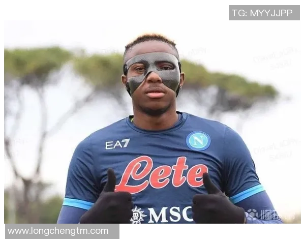 高颧骨足球明星的魅力与挑战如何塑造他们的职业生涯与个人形象